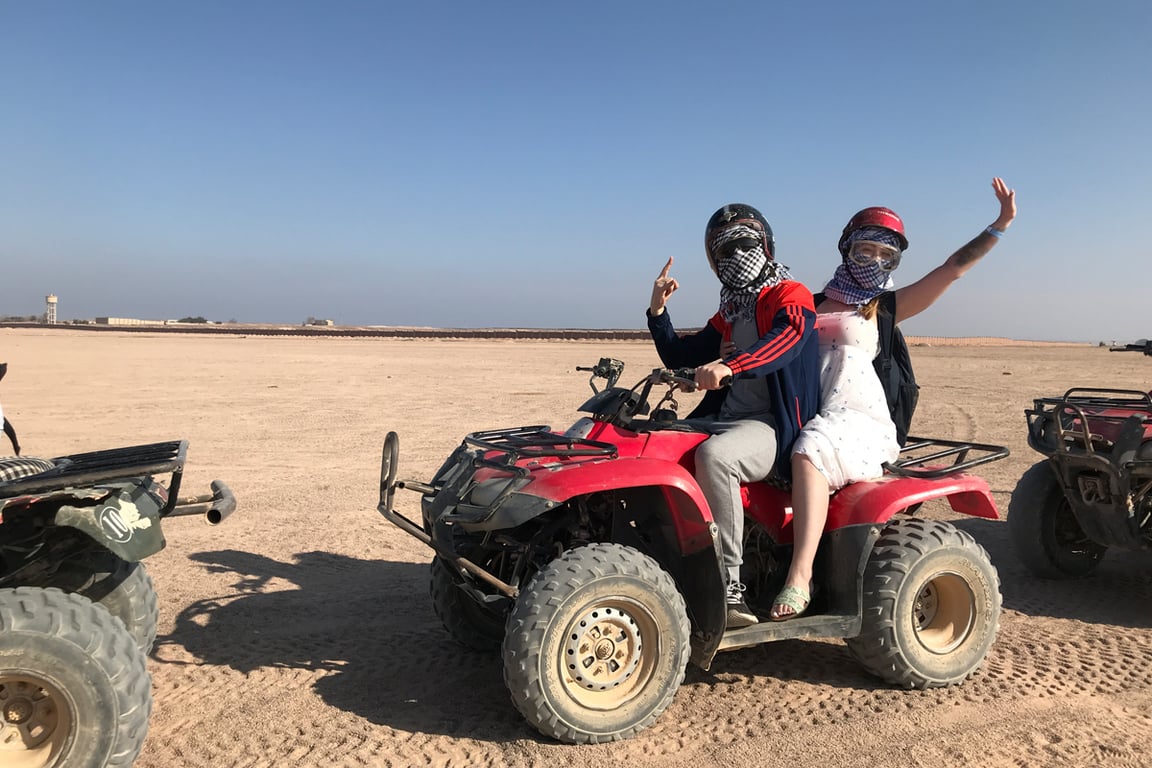 Алексей и Юлия в Хургаде, Египет, январь 2022 года. После возвращения из поездки Алексей попал на первую фильтрацию, до начала полномасштабного вторжения. Фото из личного архива.