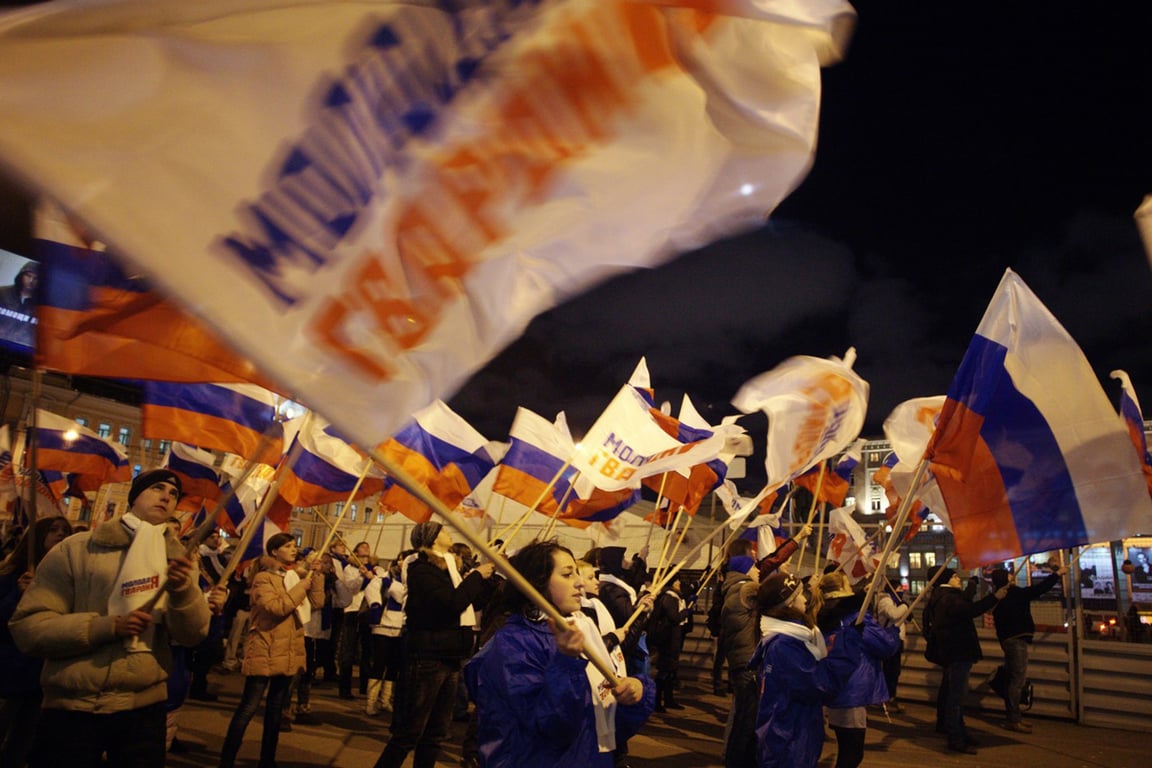 Активисты молодежного движения «Молодая гвардия Единой России» на митинге в поддержку властей на Триумфальной площади в Москве, 6 декабря 2011 года. Фото: Иван Гущин / ТАСС / Profimedia