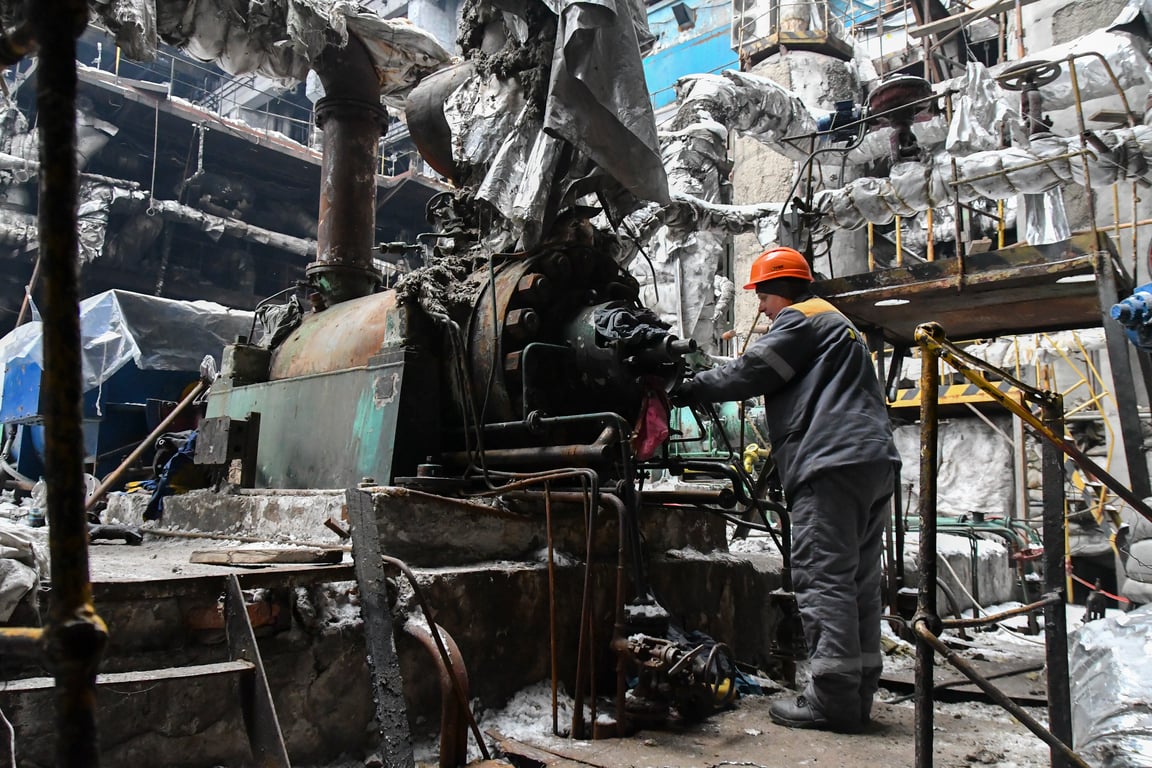 An engineer works to repair a Ukrainian power plant after it suffered severe damage in a Russian missile strike in an undisclosed location in Ukraine, 23 January 2026. Photo: EPA