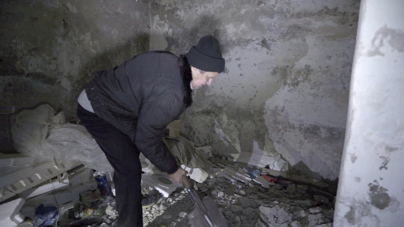 Александр Дуванский откапывает архив. Фото: Владлен Ноль