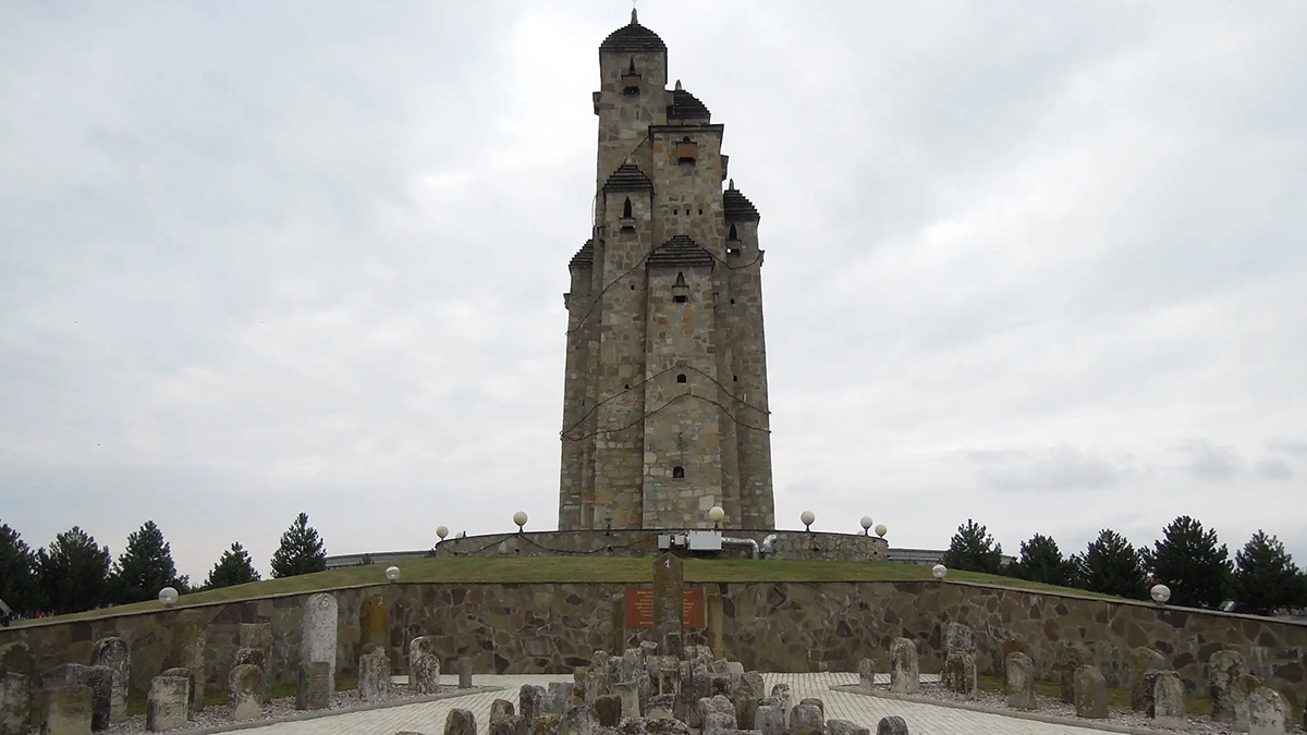 Мемориал жертвам политических репрессий — комплекс «Девять башен». Фото: Masha Linnik / CC BY-SA 4.0 / Wikimedia