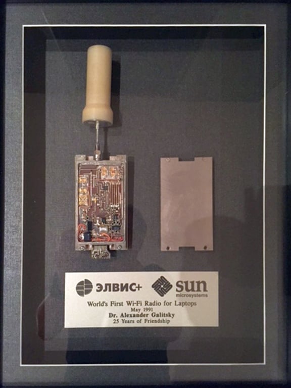 Разработанный в «Элвис-плюс» Wi-Fi модуль для ноутбуков. Фото: Tima-natalenko /  Wikimedia