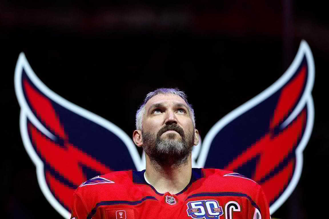 Александр Овечкин перед матчем «Вашингтон Кэпиталз» — «Каролина Харрикейнз», Вашингтон, округ Колумбия, США, 10 апреля 2025 года. Фото: Patrick Smith / Getty Images / AFP / Scanpix / LETA