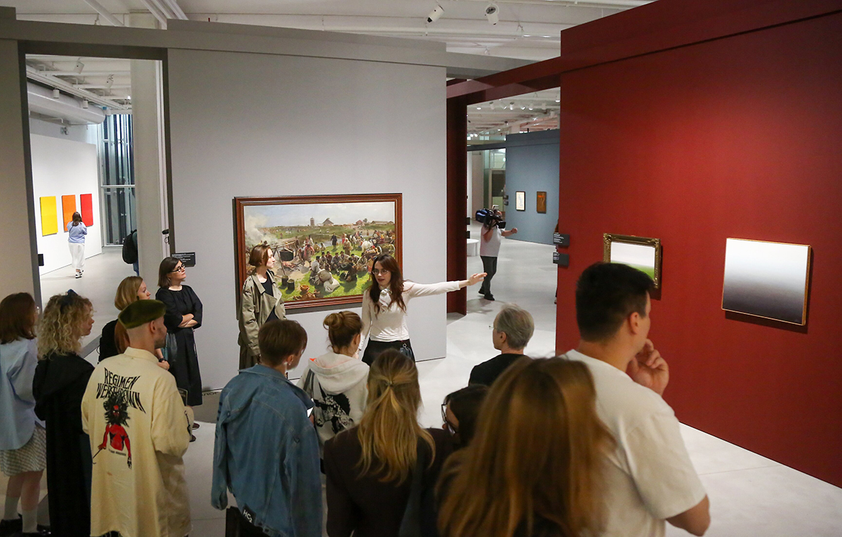 Открытие выставки «Квадрат и пространство. От Малевича до ГЭС-2» в Доме культуры «ГЭС-2», 20 июня 2024 года. Фото: Артур Новосильцев / Агентство «Москва»