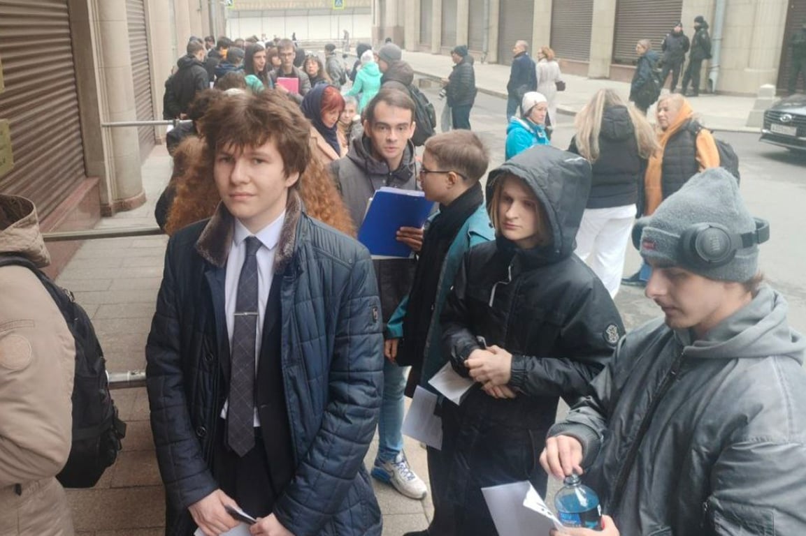 Желающие поддержать Логинову у здания Администрации президента в Москве, 25 октября 2025 года. Фото:  Партия «Рассвет»