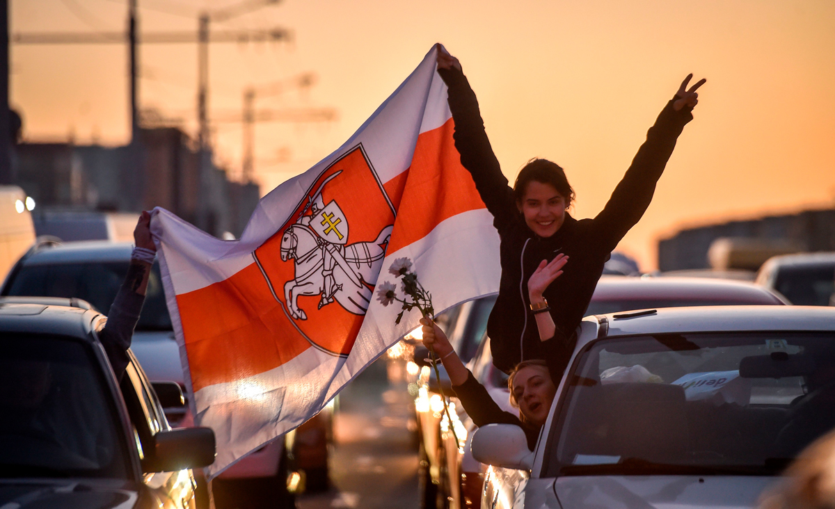 Участники акции протеста против насилия со стороны полиции в Минске, Беларусь, 13 августа 2020 года. Фото: Sergei Gapon / AFP / Scanpix / LETA