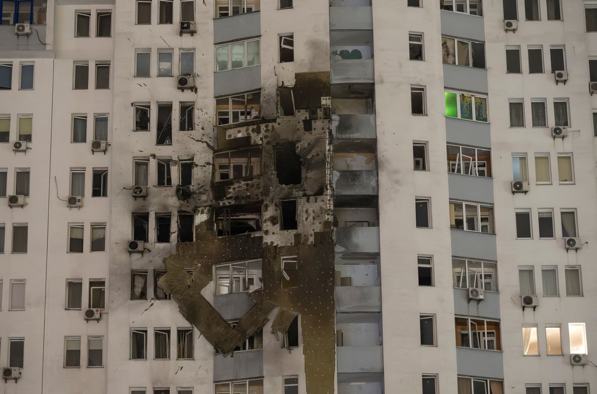 Damage caused to a high-rise residential building in the Ukrainian capital Kyiv by a Russian drone strike, 9 January 2026, amid the Russian invasion. Photo: EPA / MAXYM MARUSENKO