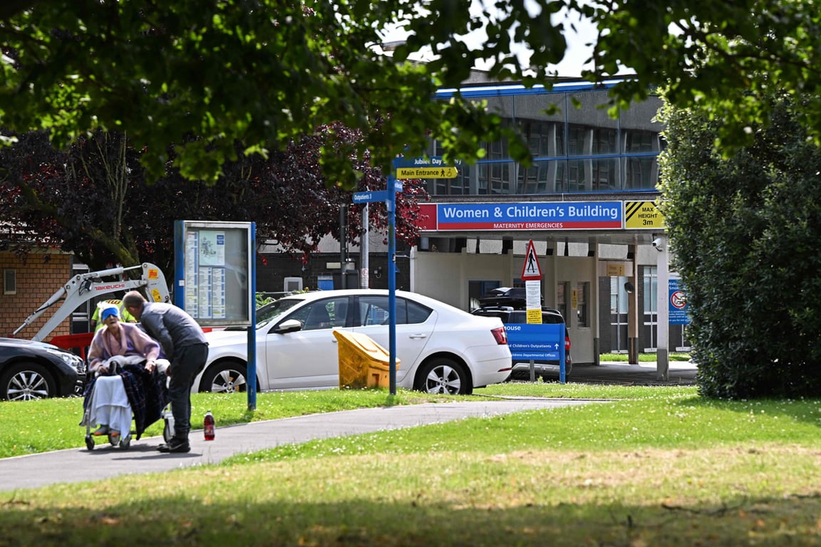 Здание больницы в Честере, где ранее работала медсестра Люси Летби, Великобритания, 13 июля 2023 года. Фото: Oli Scarff / AFP / Scanpix / LETA