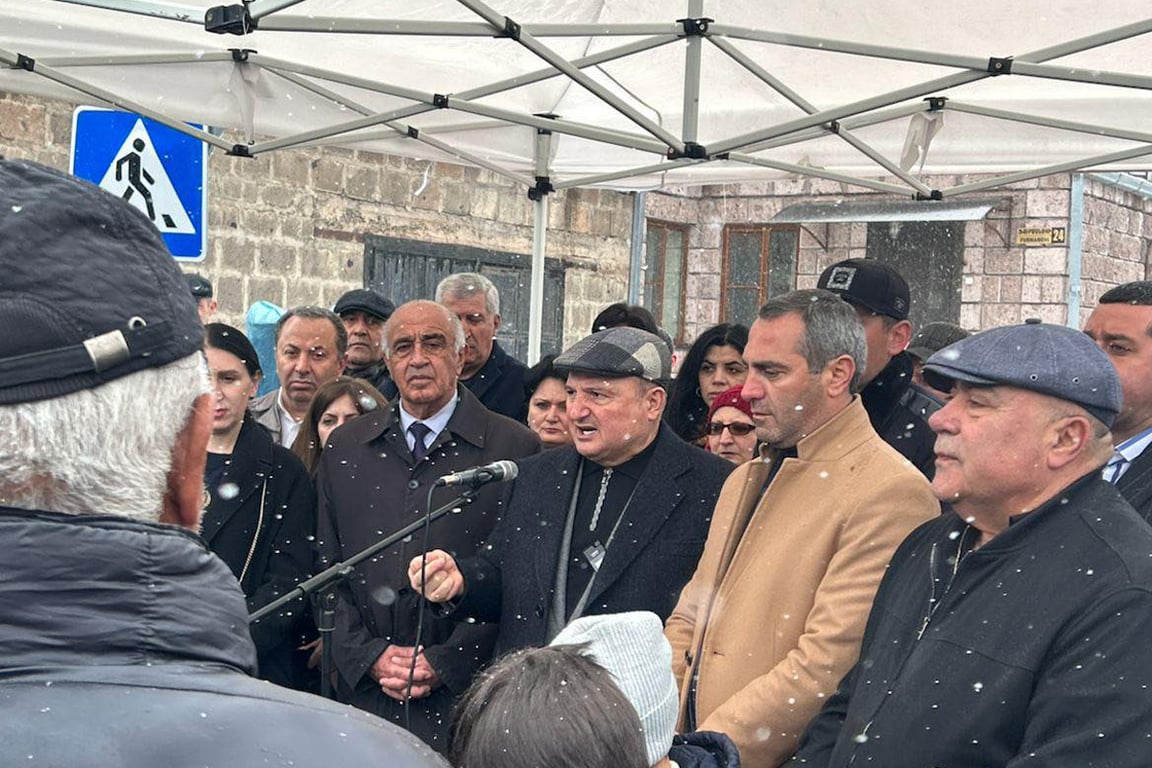 Вардан Гукасян на встрече с жителями Гюмри, Армения, март 2025 года. Фото:  страница Гукасяна в Facebook