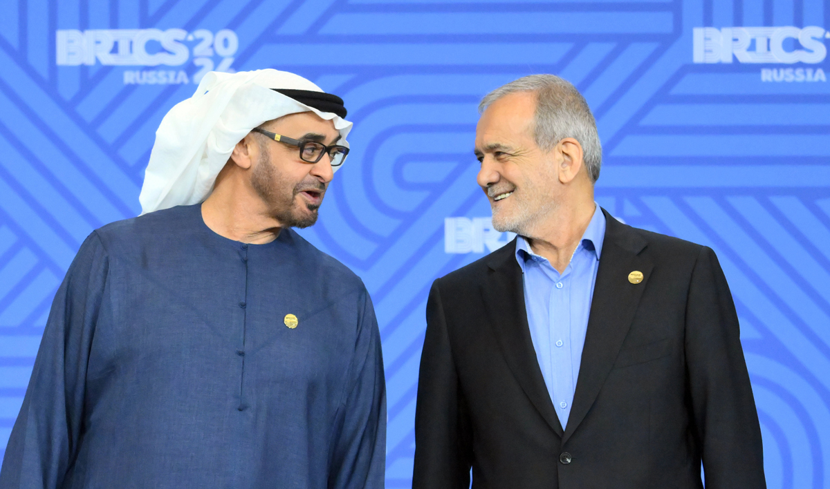 Президент ОАЭ Мухаммед Бен Заид Аль Нахайян и президент Ирана Масуд Пезешкиан на саммите БРИКС в Казани, 23 октября 2024 года. Фото: Григорий Сысоев / Brics-Russia2024 / Planet Pix / ZUMA Press Wire / Shutterstock / Rex Features / Vida Press