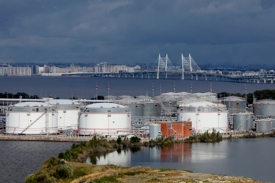 Санкт-Петербургский нефтяной терминал, 19 сентября 2025 года. Фото: Анатолий Мальцев / EPA