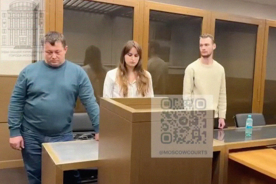 Сотрудники издательства Individuum Павел Иванов и Артем Вахляев в зале суда. Фото: Суды общей юрисдикции города Москвы / Telegram