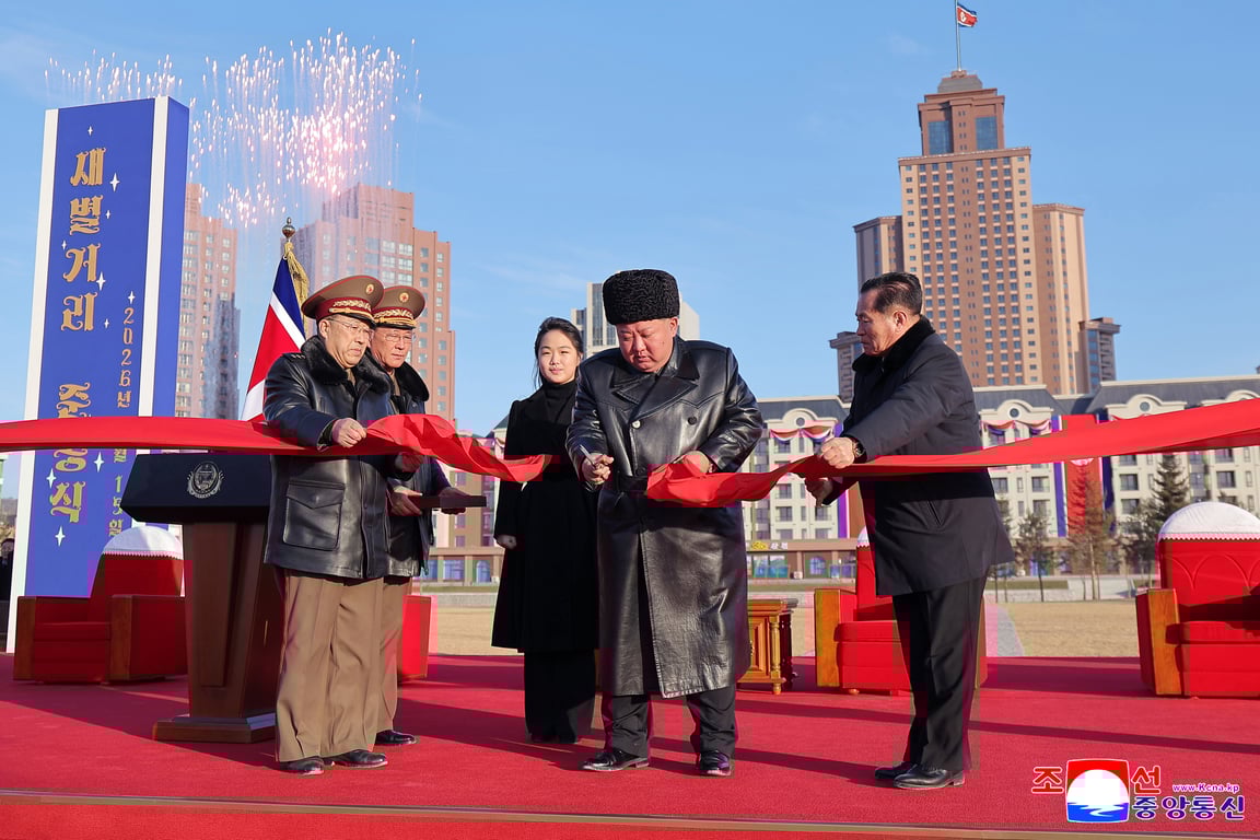 North Korean dictator Kim Jong Un (C) and his daughter, Kim Ju Ae, at the opening of Saeppyol Street in Pyongyang, North Korea, 15 February 2026. Photo: EPA / KCNA