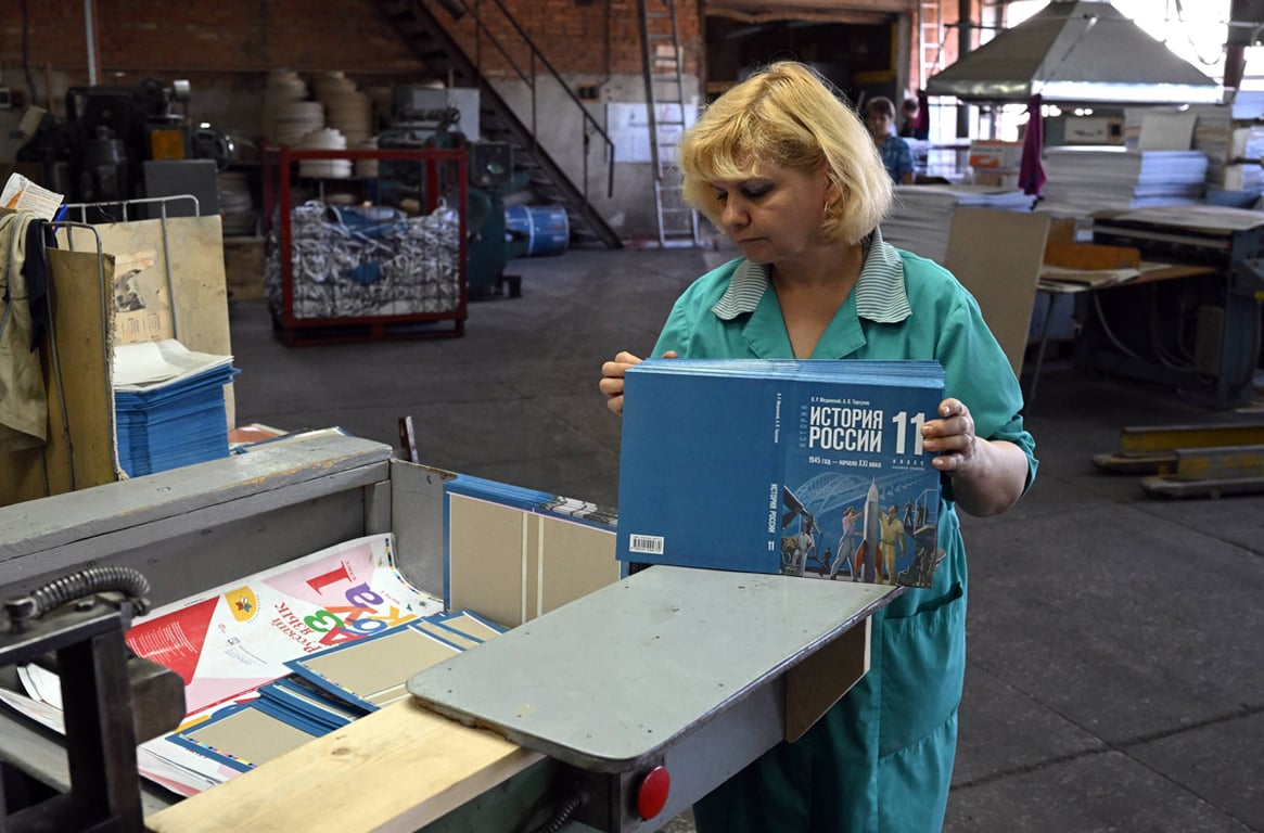 Печать учебников по истории для старшеклассников в Смоленске, 10 августа 2023 года. Фото: Алексей Майшев / Спутник / Imago Images / Scanpix / LETA
