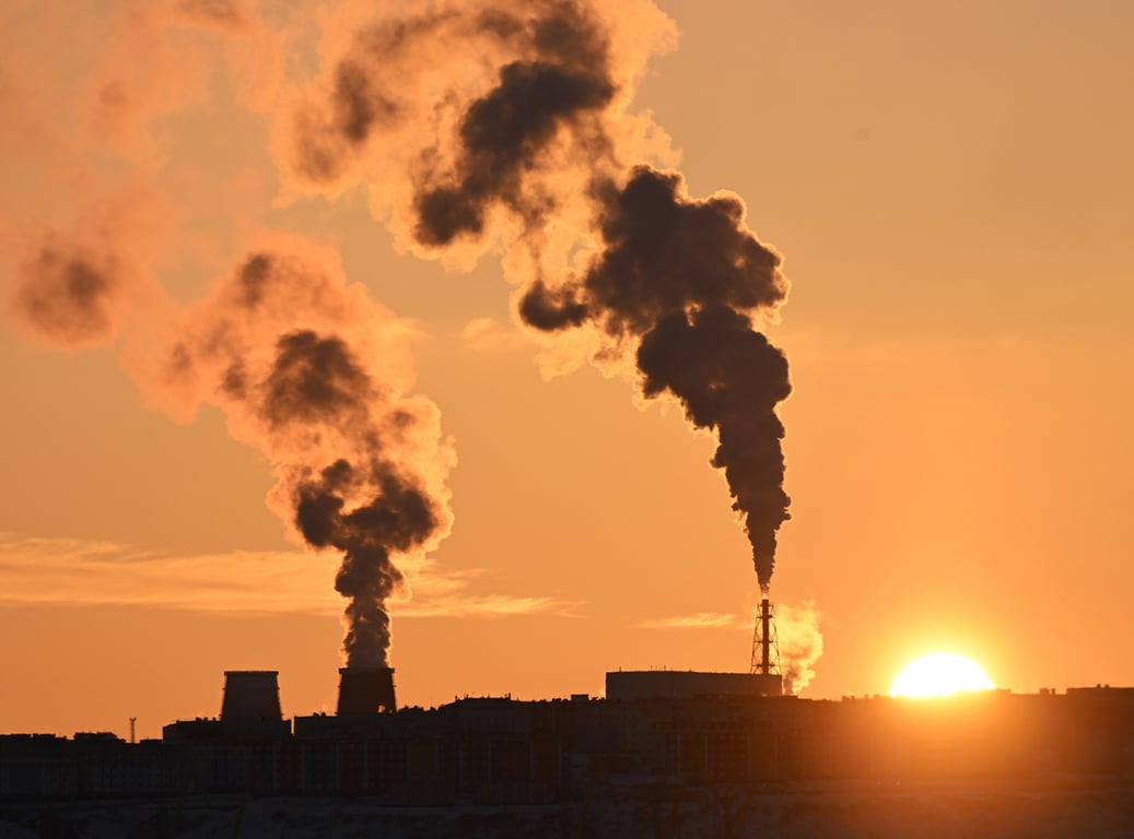 Дым и пар из ТЭЦ в Анадыре, Чукотка, 10 января 2024 года. Фото: Дмитрий Азаров / Коммерсантъ / Sipa USA / Vida Press