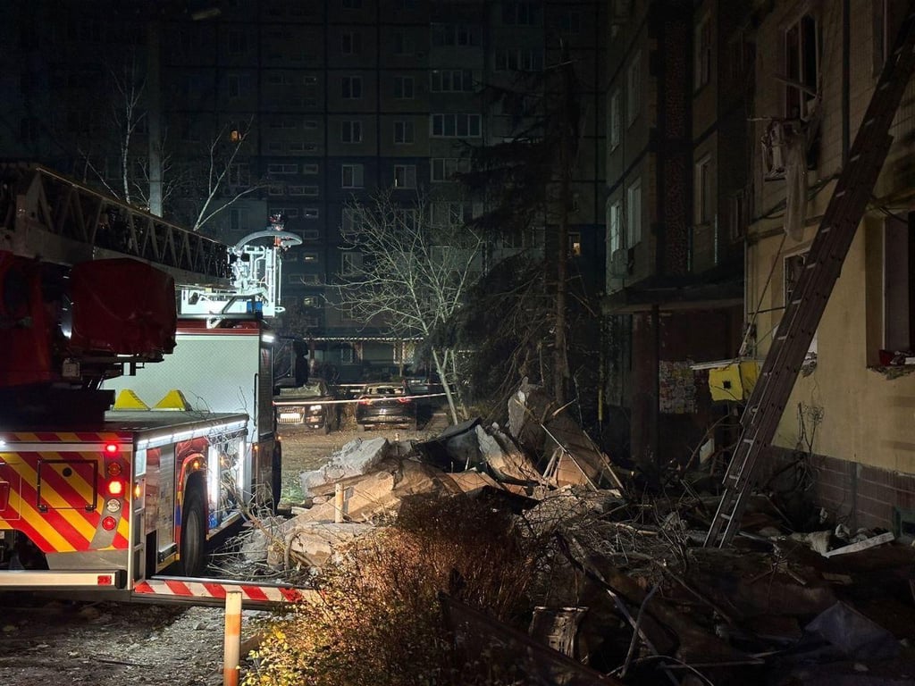 The aftermath of a Russian airstrike on an apartment block in Dnipro, in eastern Ukraine’s Dnipropetrovsk region, 8 November 2025. Photo: State Emergency Service of Ukraine