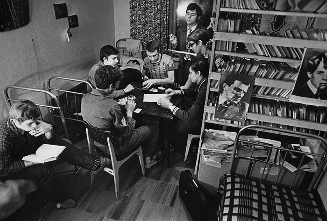 Студенты в общежитии МГУ, 1963-1964. Фото: из архива Владимира Лагранжа / МАММ / МДФ