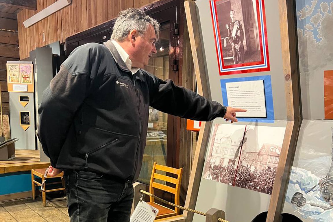 Реми проводит экскурсию в Поморском музее. Фото: Ирина Кравцова