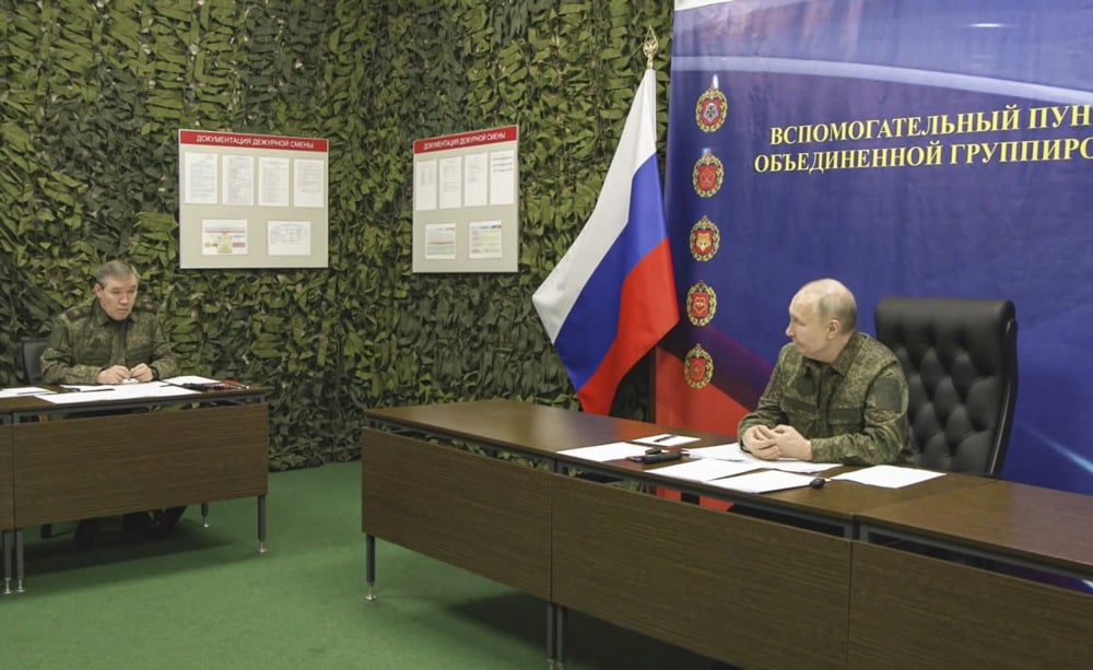 Valery Gerasimov (L) and Vladimir Putin meet at an undisclosed at a Russian military command post at an undisclosed location. Photo: EPA/RUSSIAN PRESIDENTIAL PRESS SERVICE