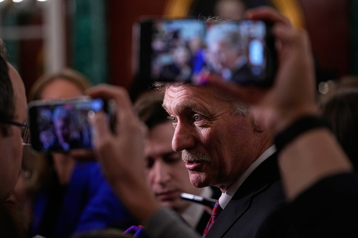 Пресс-секретарь Кремля Дмитрий Песков, Кремль, Москва, Россия, 12 ноября 2025 года. Фото: Александр Земляниченко / EPA