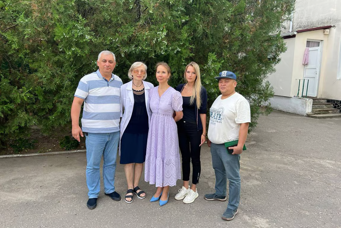 Inna Varlamova (center), Yana Lantratova (to her right), and Tatyana Zavalskaya (left), who was appointed director of the Kherson Children’s Home after Russia’s occupation, in the Kherson region, 26 August 2022. Photo: Yana Lantratova / Telegram