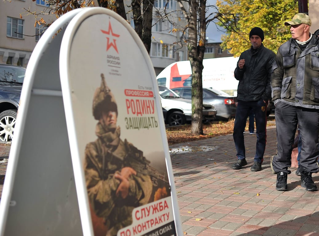 Добровольцы у пункта отбора на военную службу, Тамбов, 31 октября 2024 года. Фото: Алексей Сухоруков / Спутник / Imago Images / Scanpix / LETA