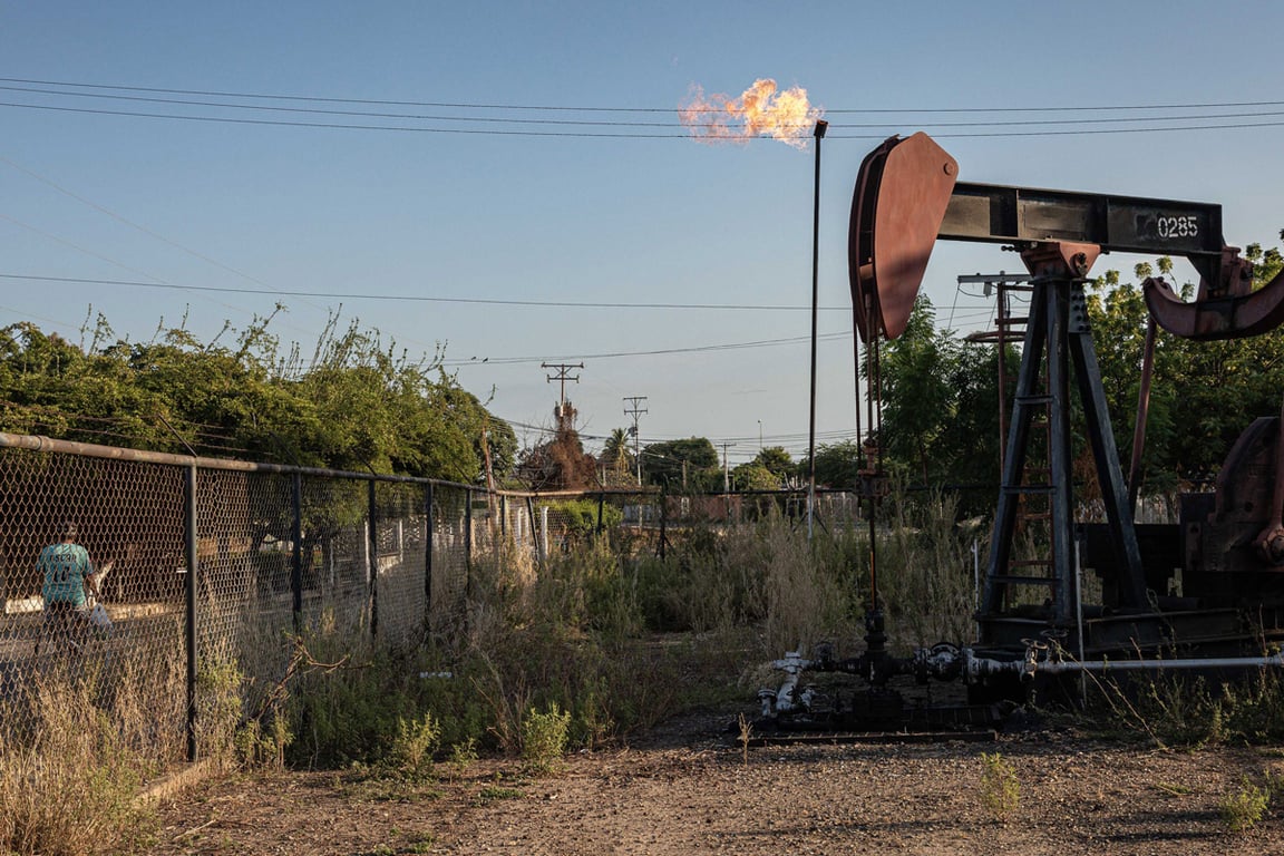 Нефтяная качалка в Маракайбо, Венесуэла, 24 января 2025 года. Фото: Henry Chirinos / EPA
