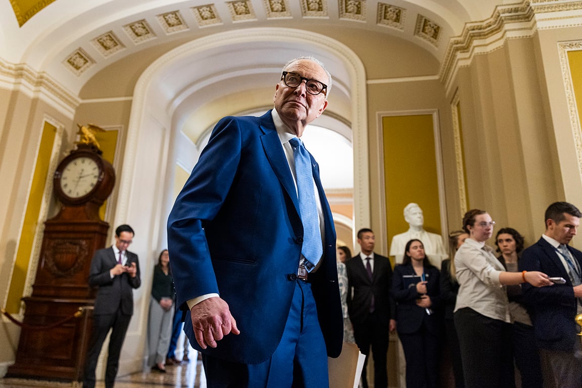 Лидер меньшинства в Сенате США Чак Шумер на еженедельной пресс-конференции в Капитолии США в Вашингтоне, округ Колумбия, США, 10 февраля 2026 года. Фото: Jim Lo Scalzo / EPA