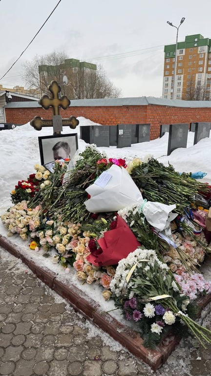 Alexey Navalny’s grave at the Borisovsky Cemetery, Moscow, Russia, 16 February 2026. Photo: Novaya Gazeta Europe
