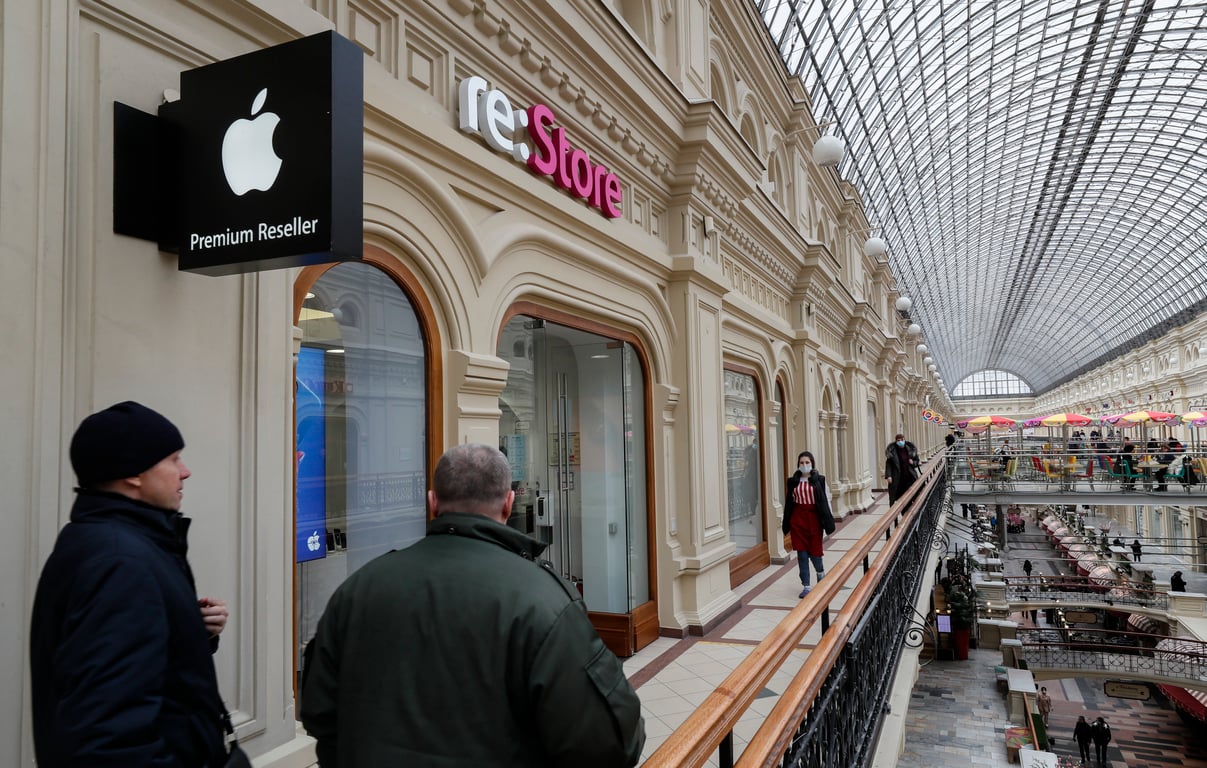 The now-closed Apple Store in Moscow’s GUM shopping centre, 7 March 2022. Photo: EPA / YURI KOCHETKOV