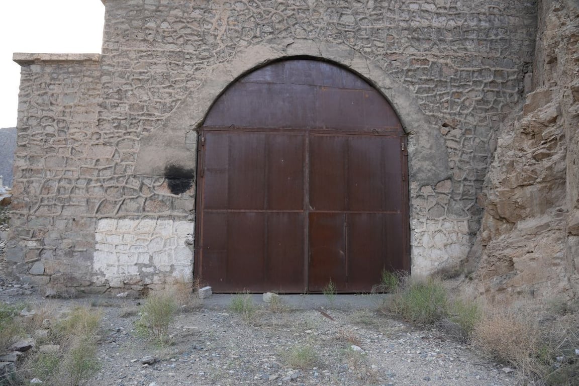 В прошлом туннель на дороге, который теперь станет «Маршрутом Трампа». Фото:  JAMnews