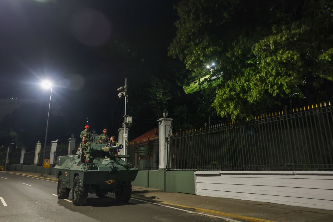 Military personnel guard the perimeter of the Miraflores Presidential Palace in Caracas, Venezuela, 3 January 2026. Photo: EPA / MIGUEL GUTIERREZ