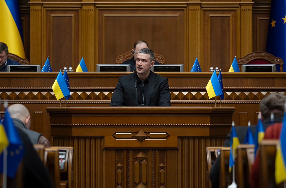 Недавно назначенный министр обороны Украины Михаил Федоров выступает с речью во время парламентской сессии в Киеве, Украина, 14 января 2026 года. Фото: Andrii Nesterenko / EPA