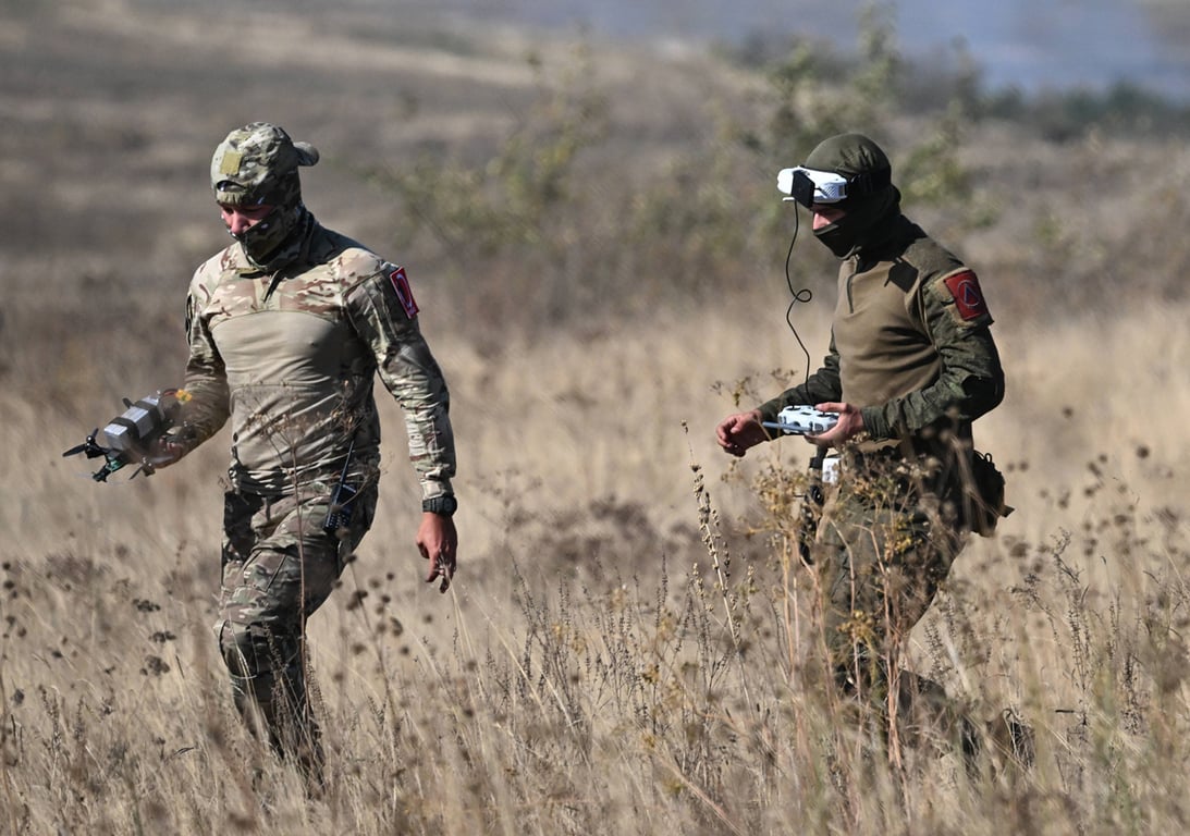 Российские военнослужащие проходят подготовку операторов разведывательных и ударных дронов на полигоне, 27 сентября 2023 года. Фото: Станислав Красильников / Спутник / Imago Images / Scanpix / LETA