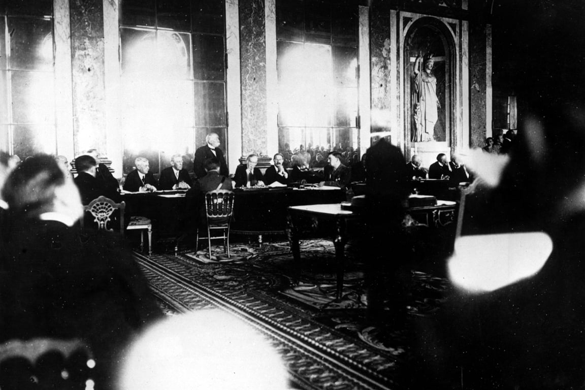 Подписание Версальского мирного договора, Франция, 28 июня 1919 года. Фото: AP Photo / Scanpix / LETA