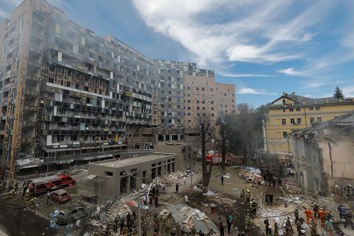 Работы на месте ракетного удара по детской больнице «Охматдет» в Киеве, Украина, 8 июля 2024 года. Фото: Sergey Dolzhenko / EPA