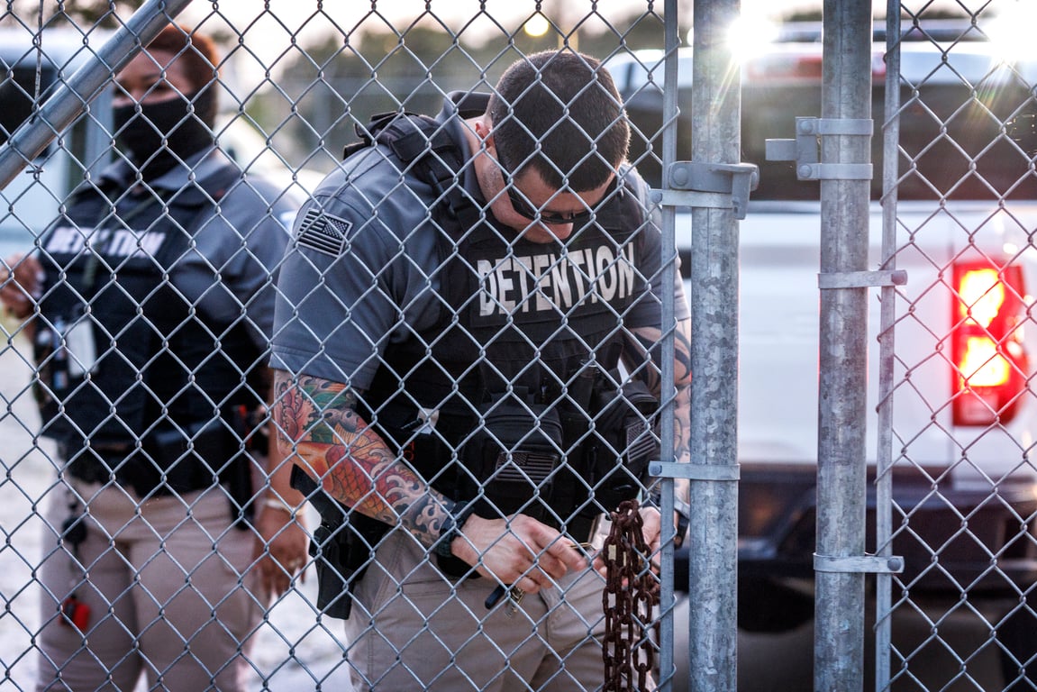 An officer closes an immigration detention centre’s gate in Miami, Florida, USA, 24 May 2025. Photo: EPA/CRISTOBAL HERRERA-ULASHKEVICH