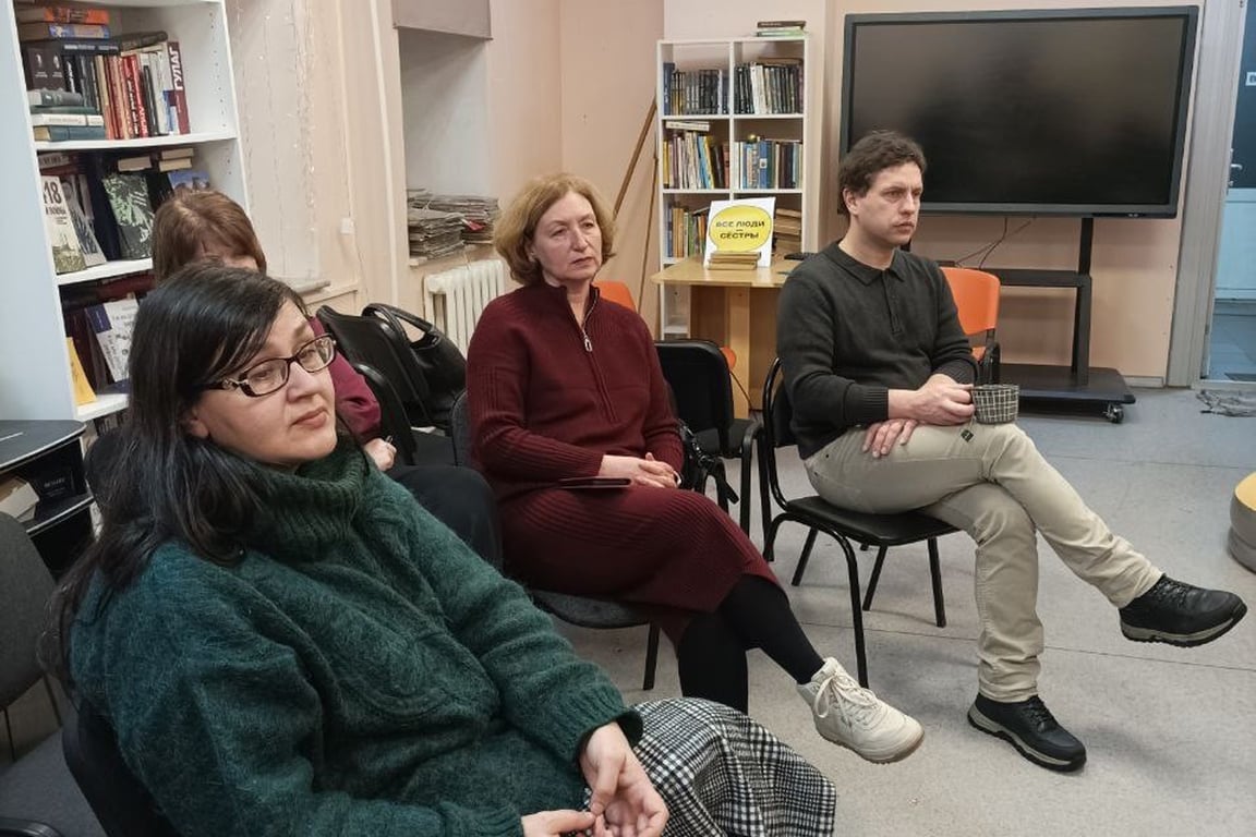 Дмитрий Силин и Анастасия Руденко в библиотеке имени Оруэлла в Иваново, 2022 год. Фото: Дмитрий Силин /  Местные. Иваново