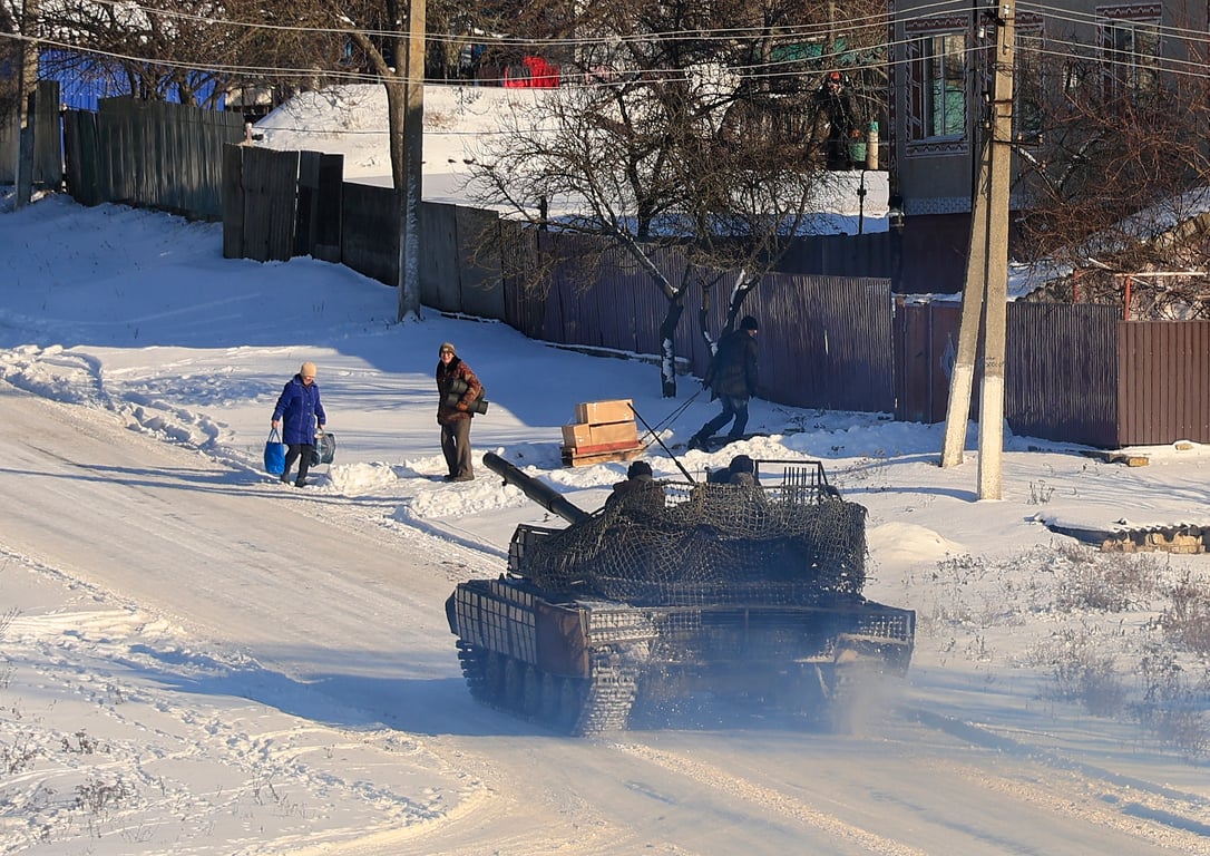 A Ukrainian tank on patrol a in a village near the Ukrainian city of Kupyansk in the eastern Kharkiv region, 19 February 2025. Photo: EPA / Sergey Kozlov