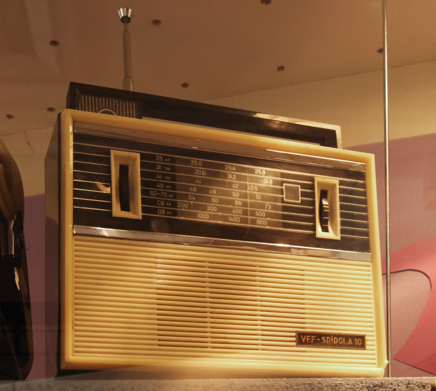 A Soviet VEF Spidola-10 radio, intended for sale on the domestic market. Photo: Pudelek / Wikimedia