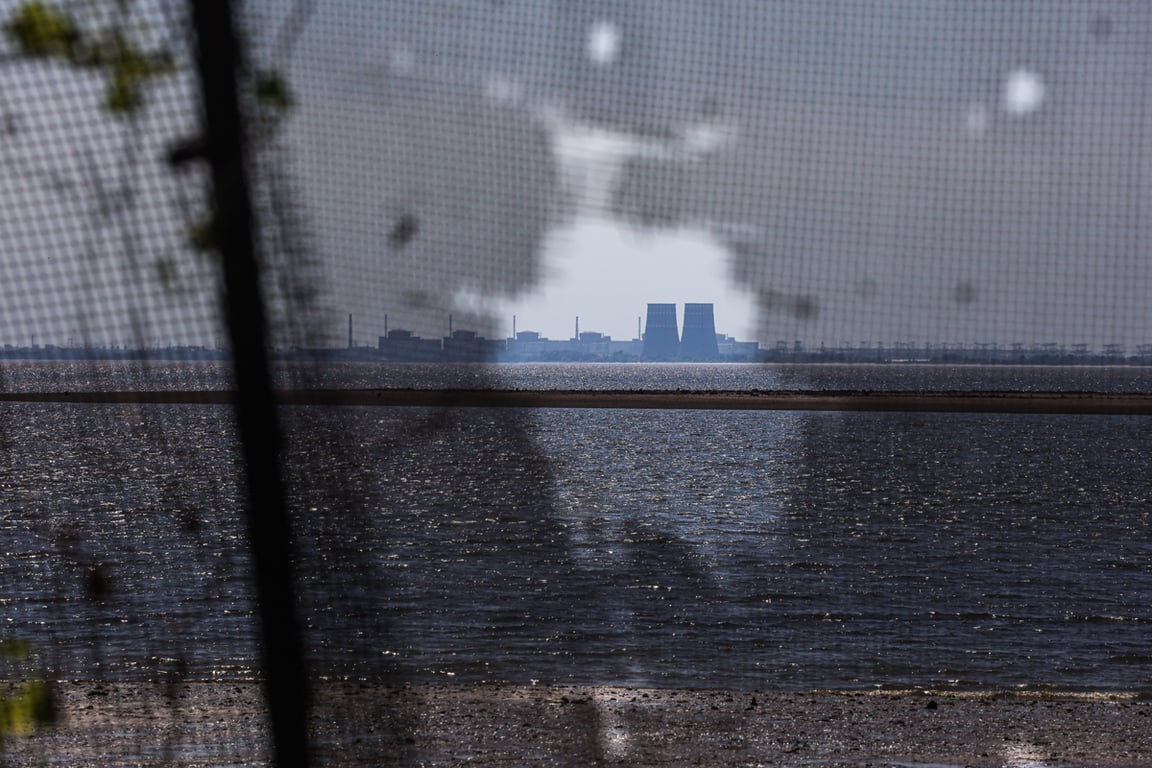 Вид на Запорожскую АЭС со стороны Никополя, Украина, июнь 2023 года. Фото: Екатерина Клочко