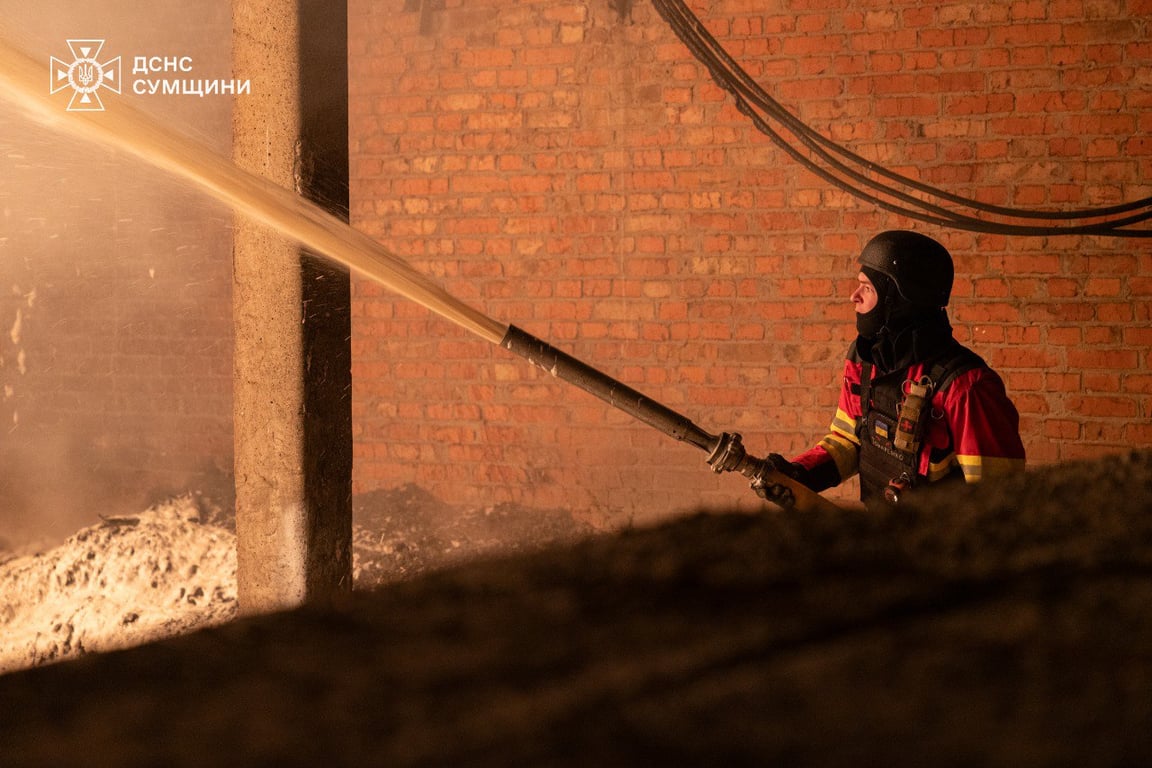 A Ukrainian firefighter tackles a blaze in the country’s northern Sumy region following continued Russian bombardment, 27 October 2025. Photo: State Emergency Service of Ukraine