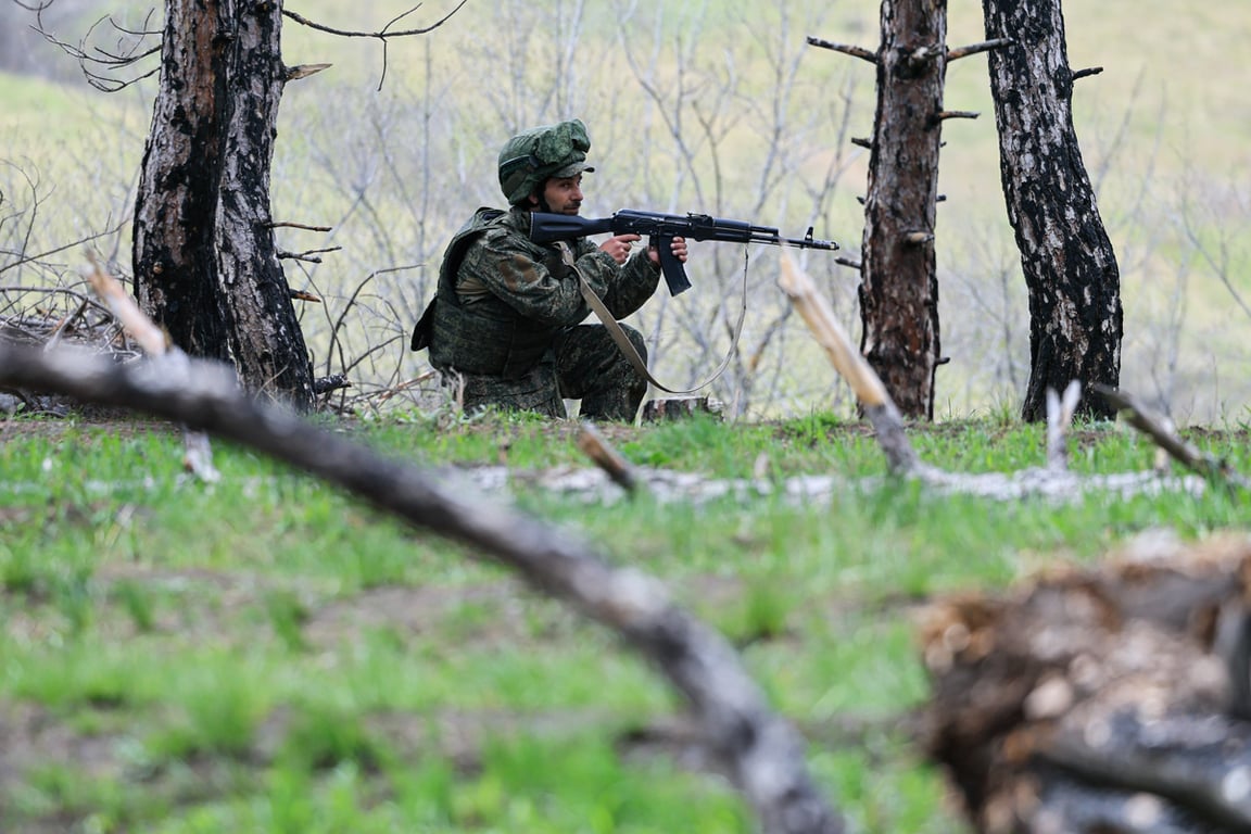 Российский военный во время подготовки штурмовой пехоты, Луганская область, Украина, 16 апреля 2026 года. Фото: Александр Река / ТАСС / ZUMA Press / Scanpix / LETA