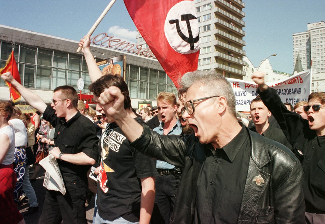 Эдуард Лимонов во время марша в центре Москвы, 20 мая 1998 года. Фото: Reuters / Scanpix / LETA