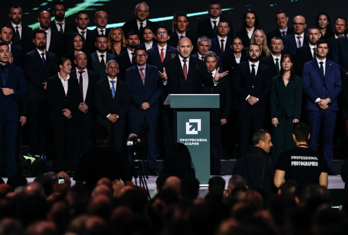 Румен Радев на предвыборном митинге в Софии, Болгария, 16 апреля 2026 года. Фото: Borislav Troshev / EPA