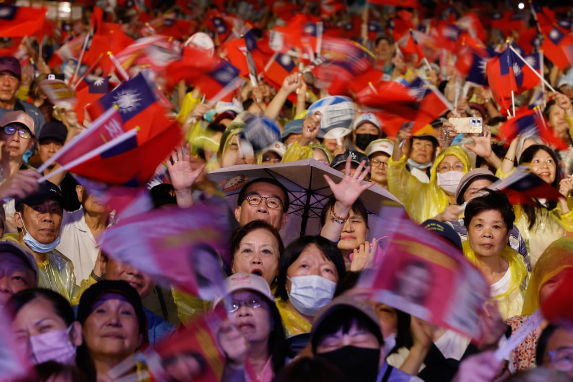 Митинг сторонников партии Гоминьдан против отзыва депутатов, Тайбэй, Тайвань, 25 июля 2025 года Фото: Ritchie B. Tongo / EPA
