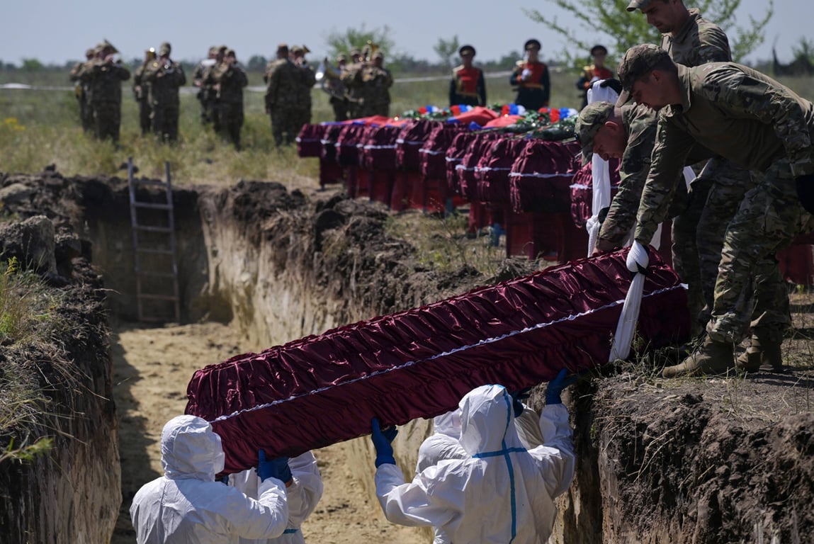 Церемония перезахоронения неопознанных останков российских военнослужащих, погибших на войне в Украине, Луганская область, 6 июля 2024 года. Фото: Евгений Биятов / Спутник / Imago Images / Scanpix / LETA