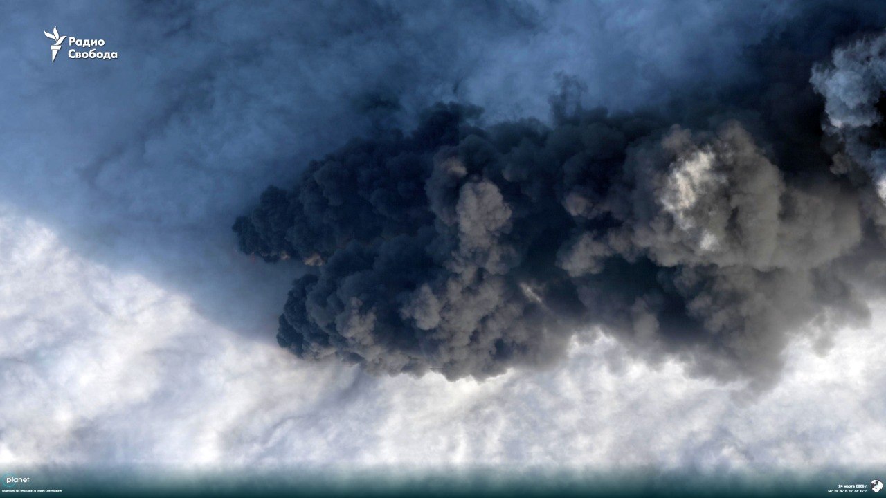 An image of smoke pouring from the port of Primorsk in northwestern Russia, 24 March 2026. Photo: Radio Liberty