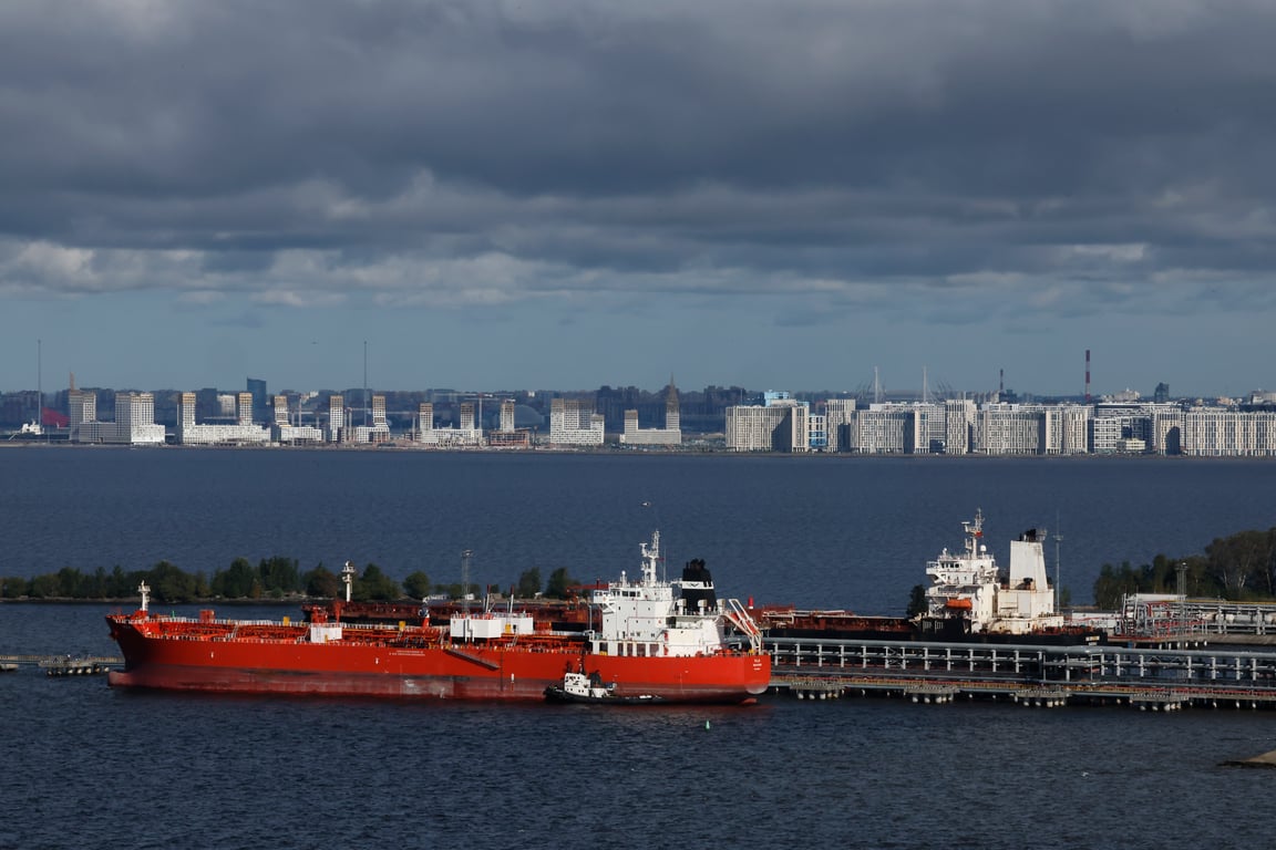 Oil tankers moored at the berth of St. Petersburg Oil Terminal, in the Port of St. Petersburg, 26 September 2025. Photo: EPA / Anatoly Maltsev