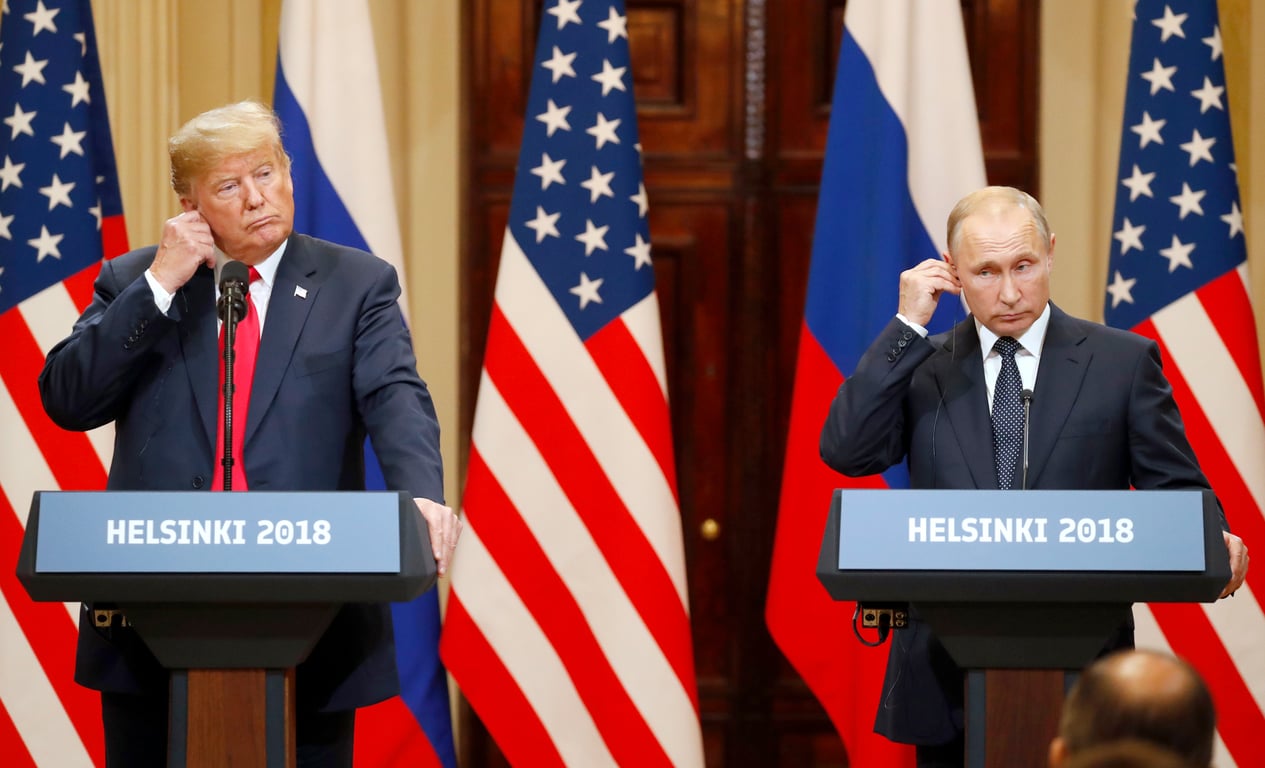 US President Donald Trump and Vladimir Putin give a joint press conference after their talks at the Presidential Palace in Helsinki, Finland, 16 July 2018. Photo: EPA / Anatoly Maltsev